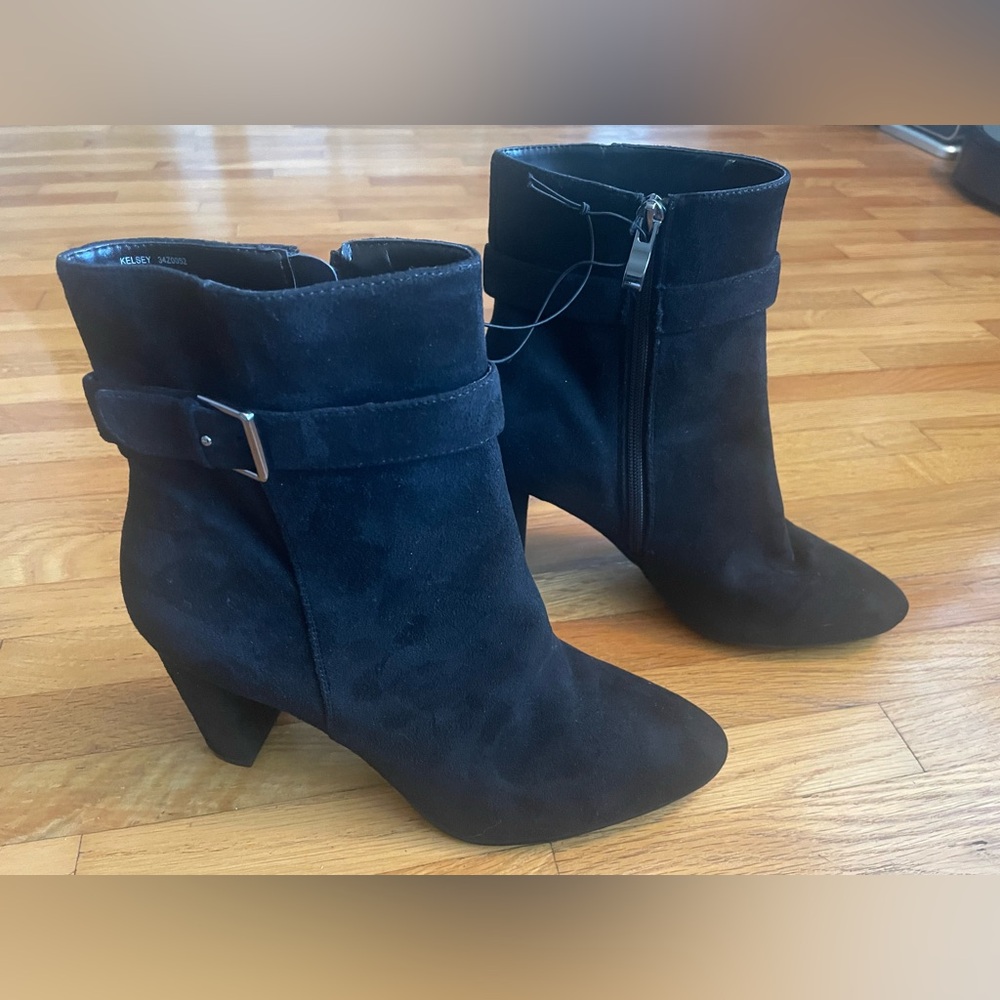 Jones New York Signature Kelsey Black Ankle Block Heel Boots 34Z0052 Size 8.5M